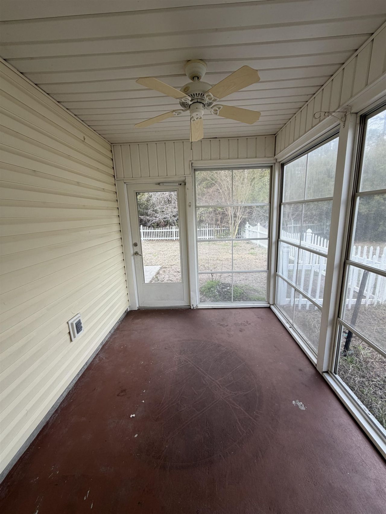 900 Silvercrest Dr.  Photo 4