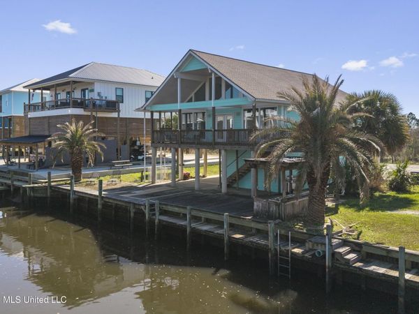 11027 Bay Cove Drive, Bay Saint Louis, MS 39520