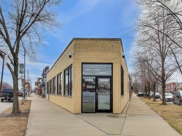 5696 N Milwaukee Avenue , Chicago, IL 60646