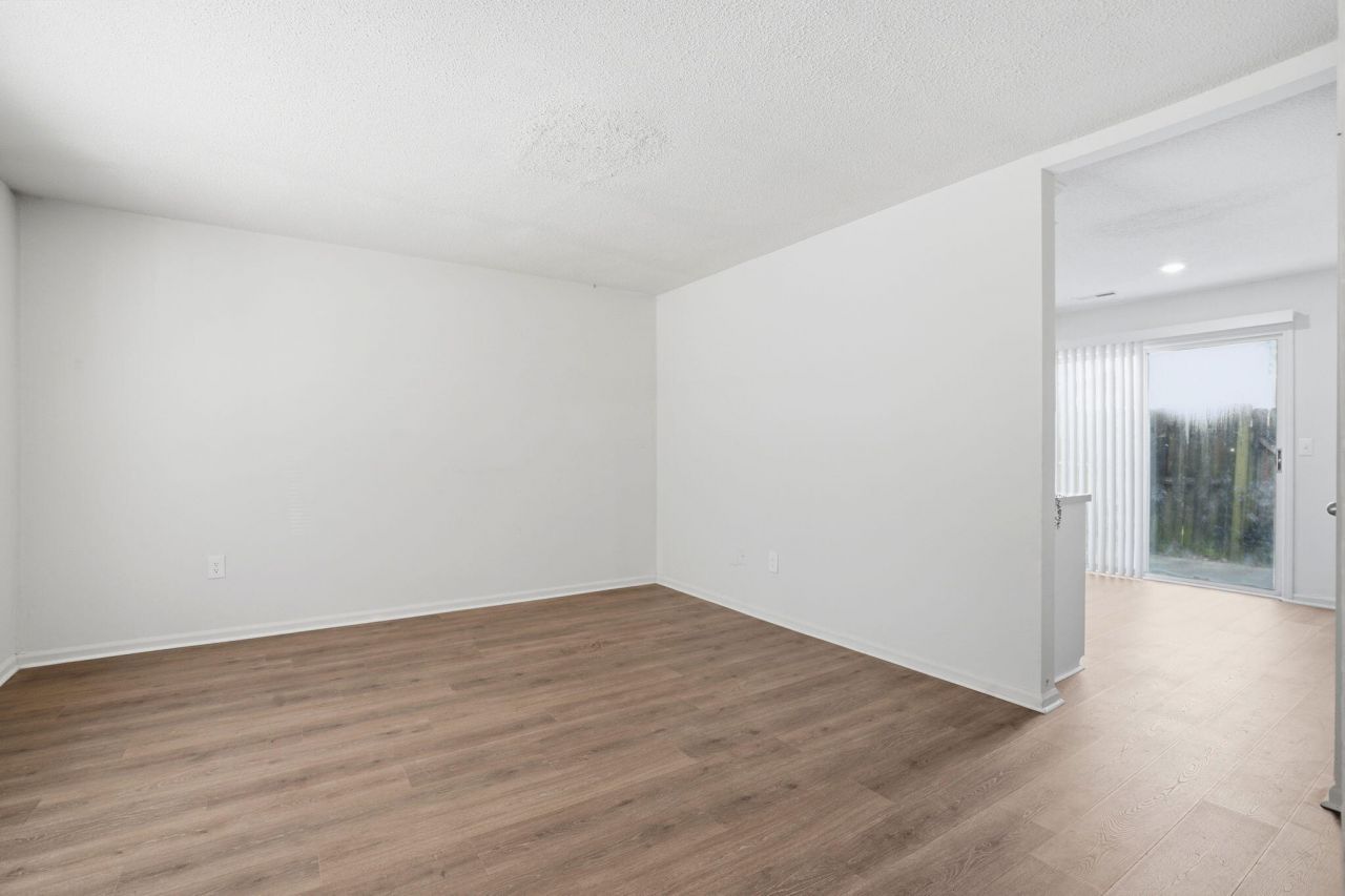 4744 Bayfield Drive Photo 10