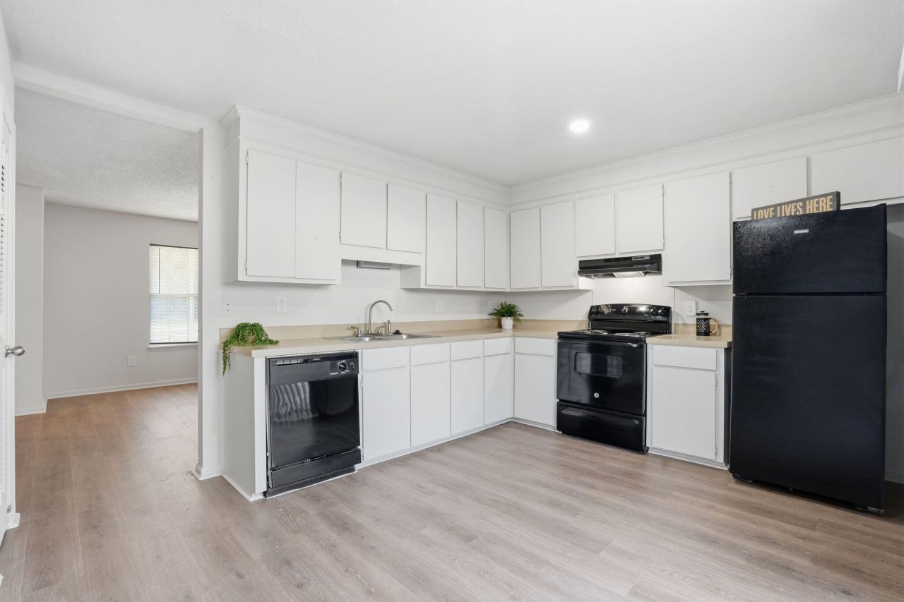 4744 Bayfield Drive Photo 12