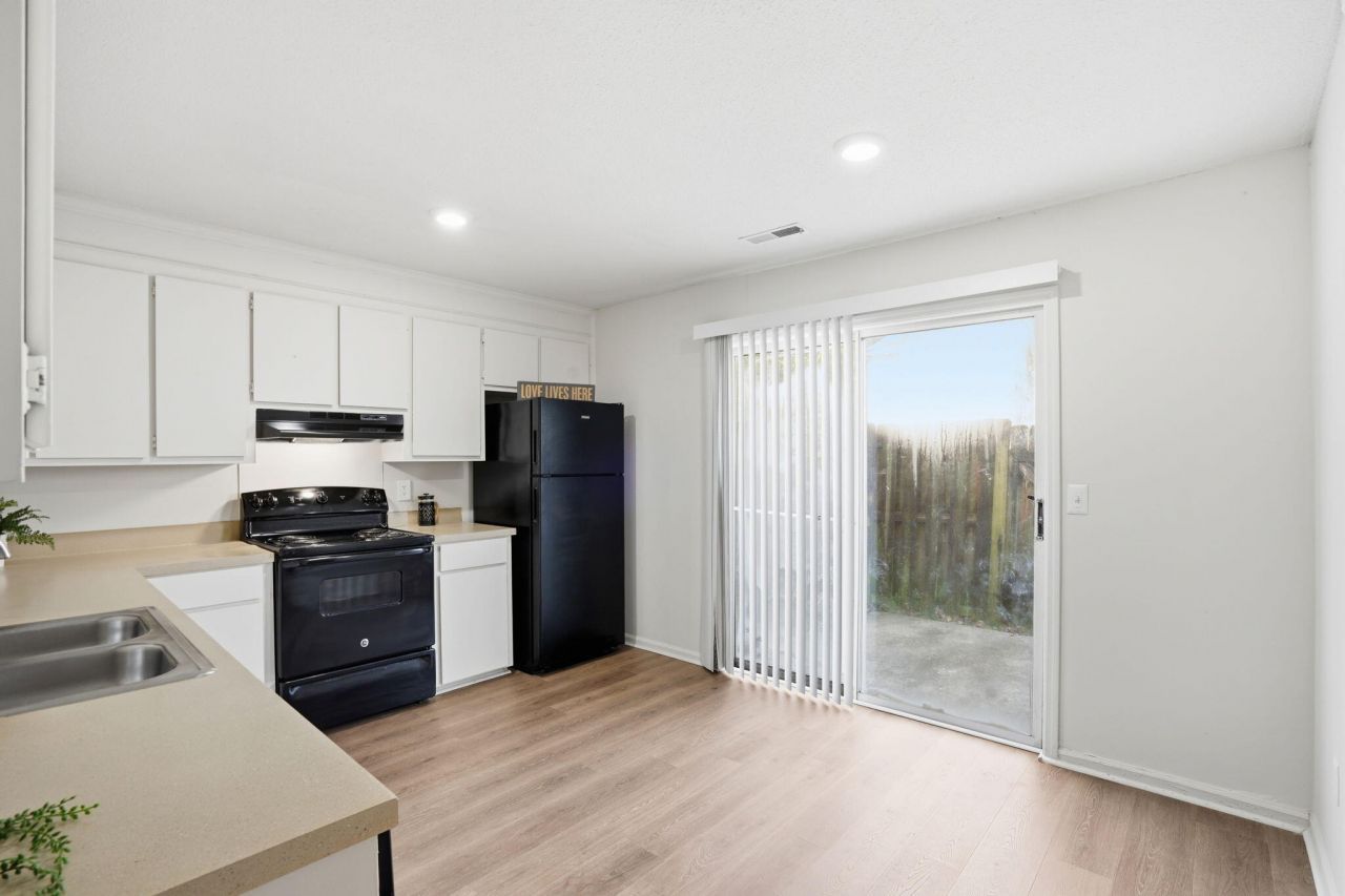 4744 Bayfield Drive Photo 13