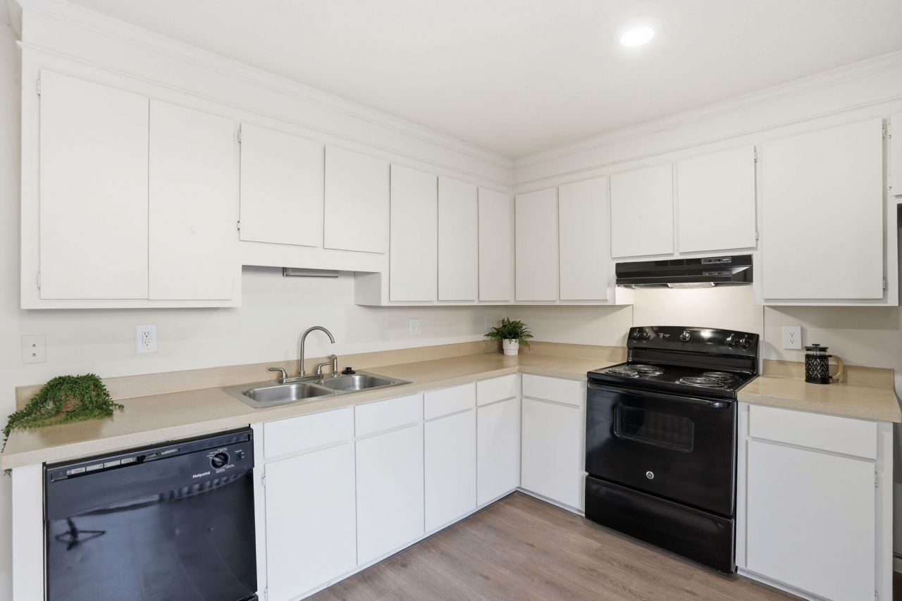 4744 Bayfield Drive Photo 14