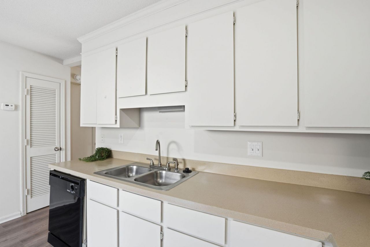 4744 Bayfield Drive Photo 15