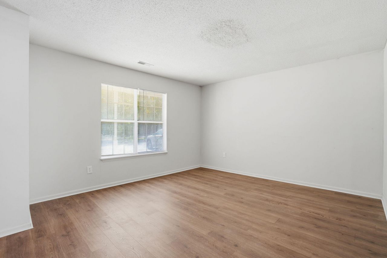 4744 Bayfield Drive Photo 8