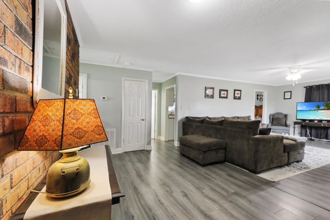 101 Center Street Photo 10