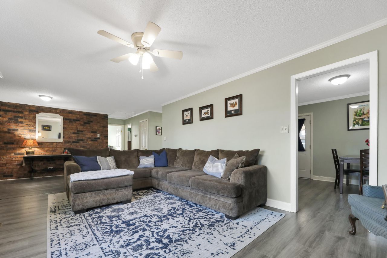 101 Center Street Photo 11