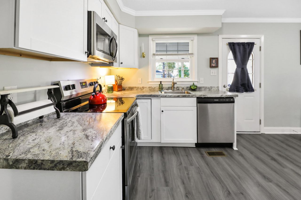 101 Center Street Photo 13