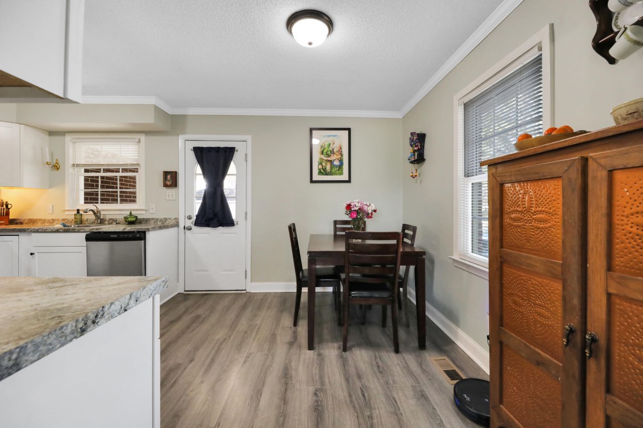 101 Center Street Photo 15