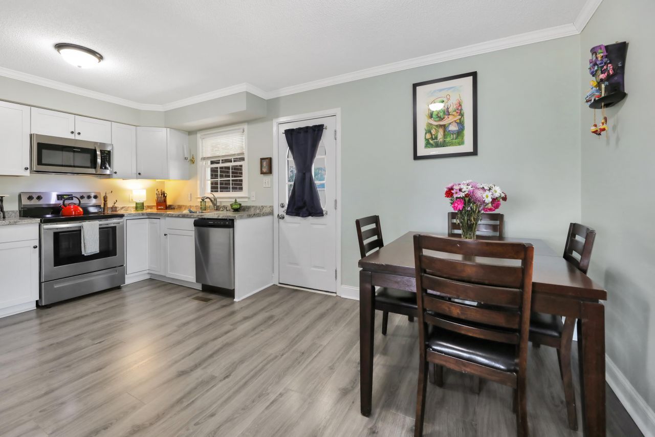 101 Center Street Photo 16