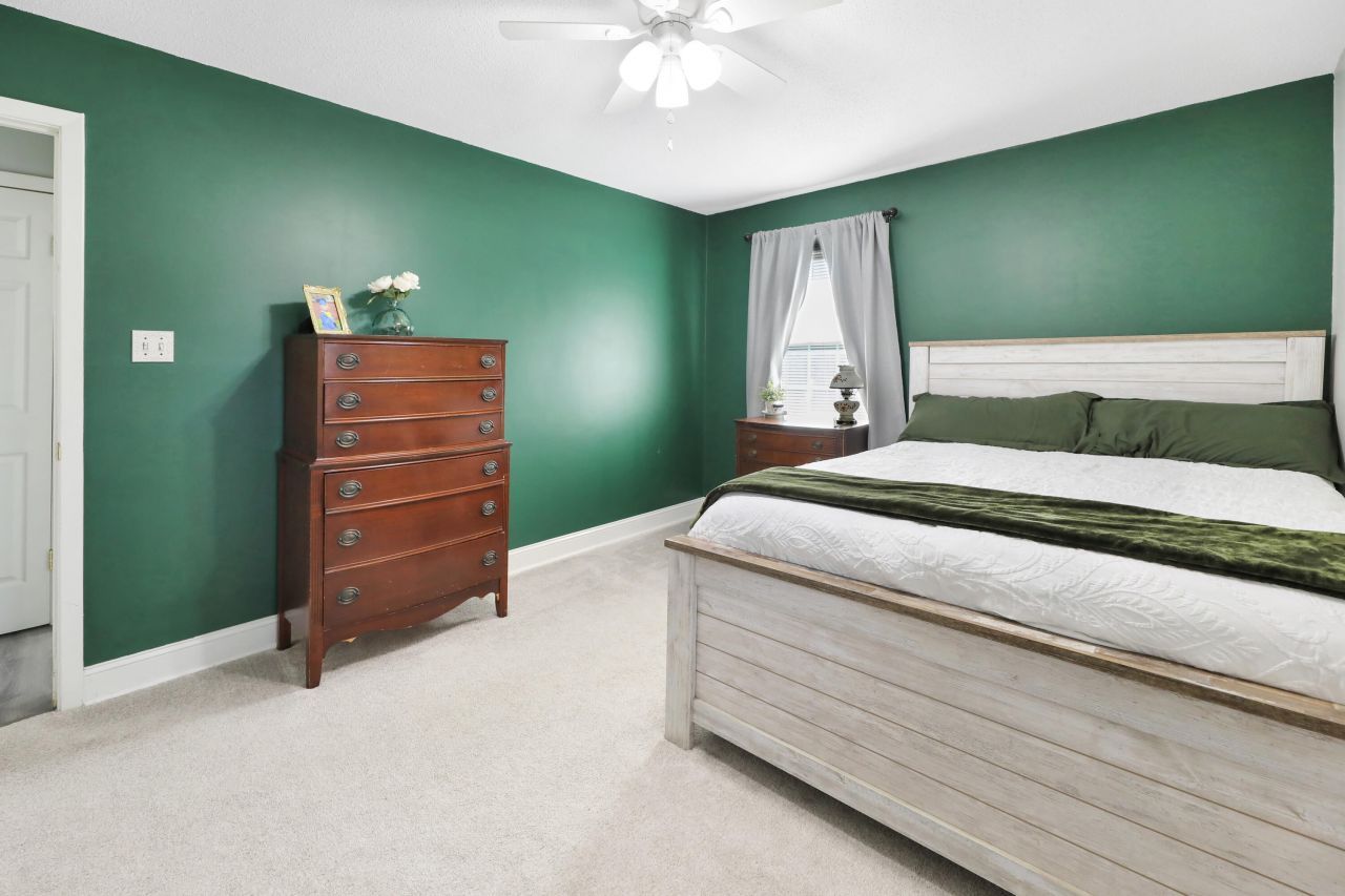 101 Center Street Photo 18