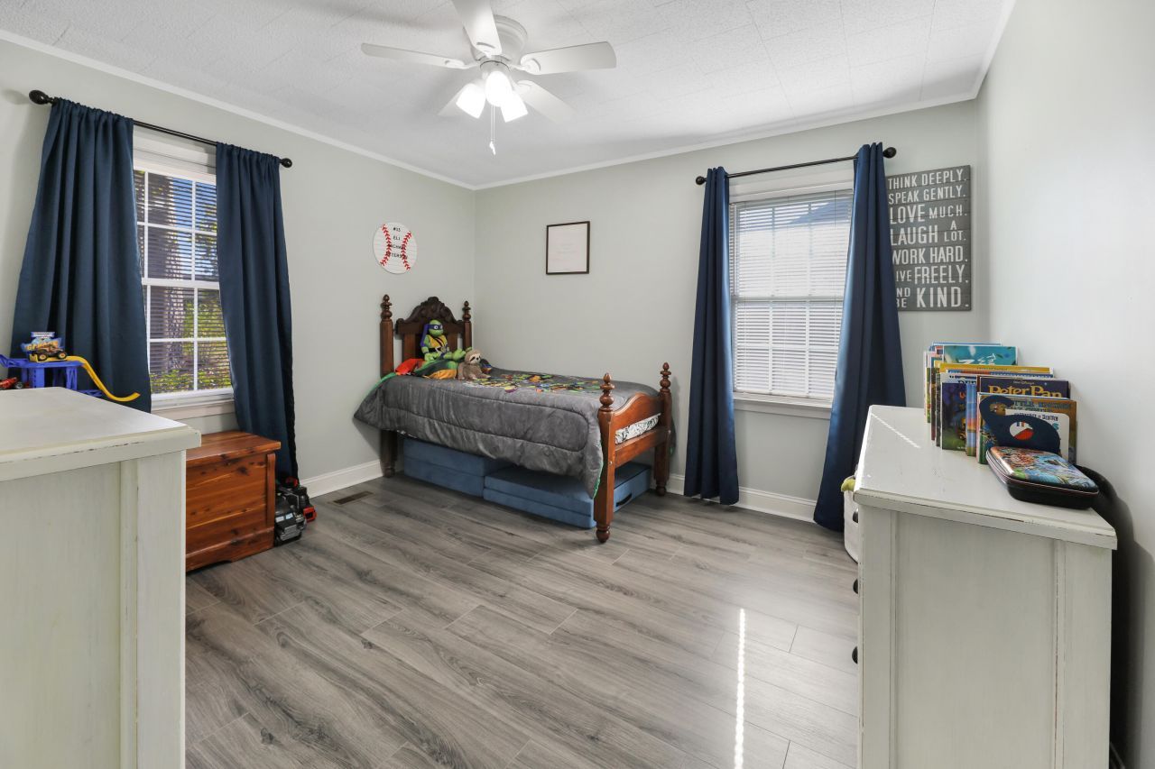 101 Center Street Photo 24