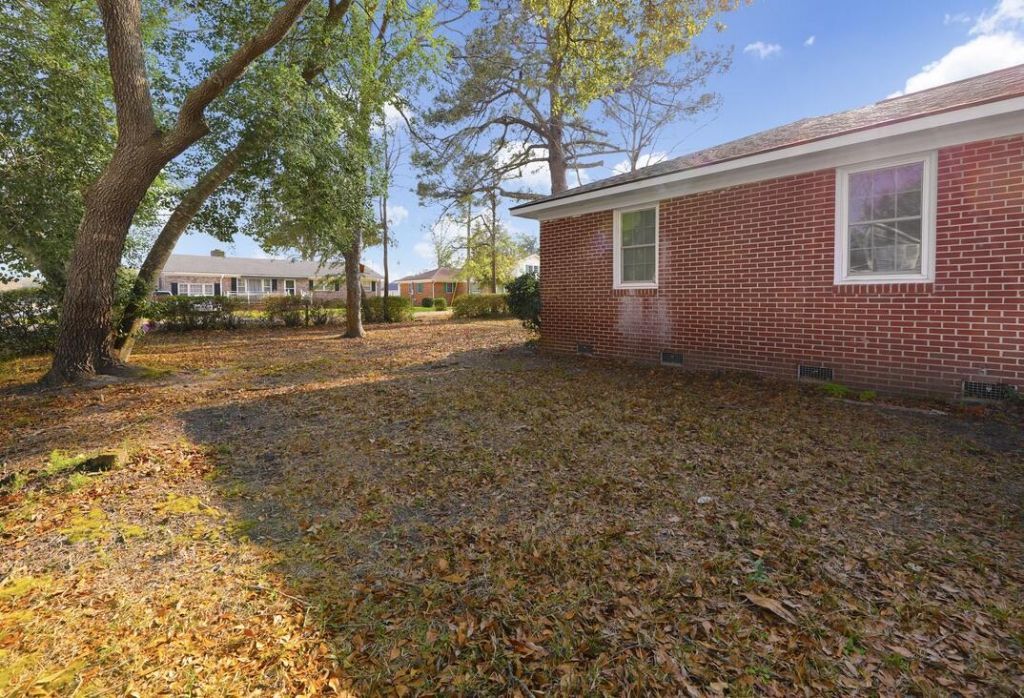 101 Center Street Photo 27