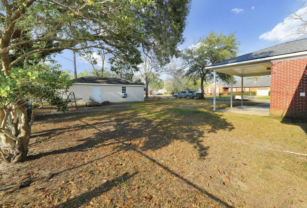 101 Center Street Photo 28