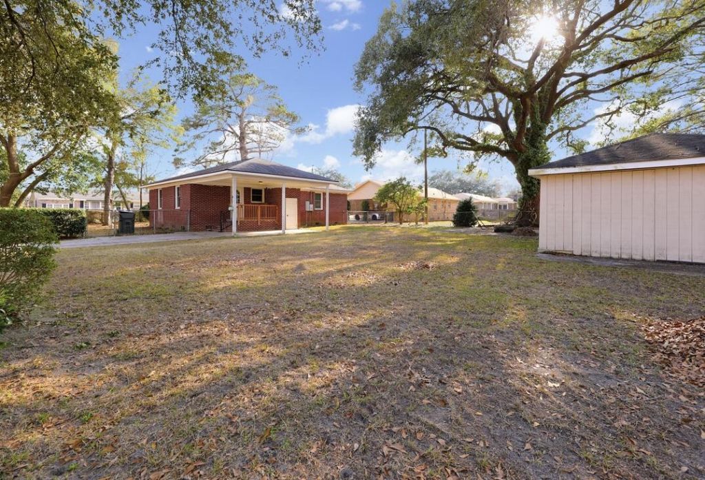 101 Center Street Photo 4