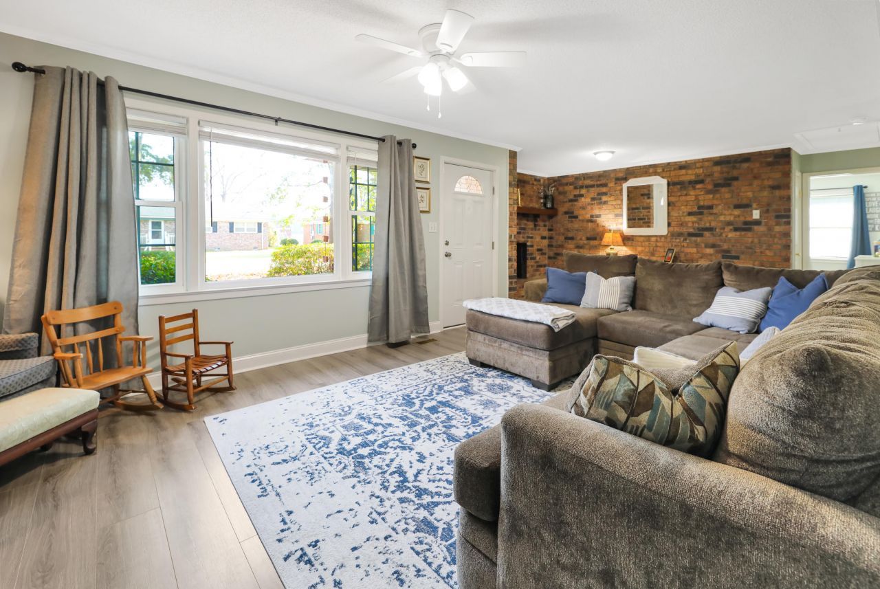 101 Center Street Photo 6