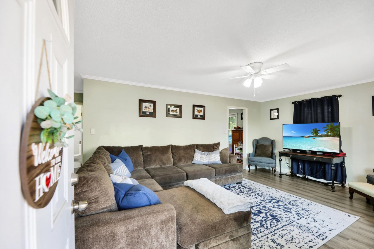 101 Center Street Photo 7