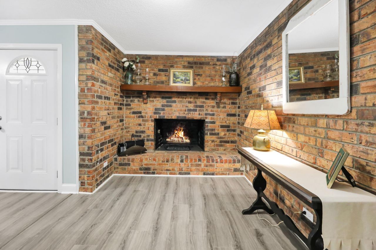 101 Center Street Photo 9