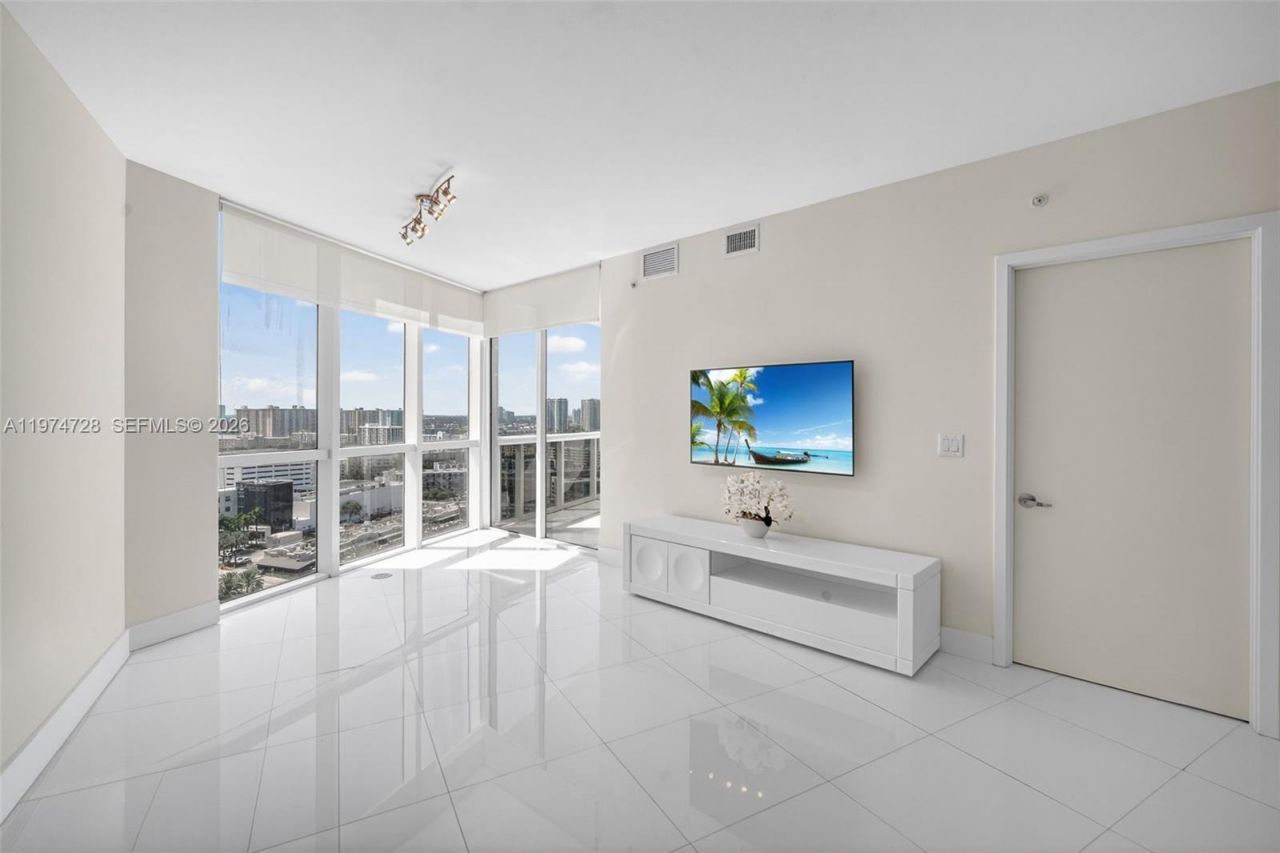 18201 Collins Ave , Unit 2008, Sunny Isles Beach, FL 33160 Photo