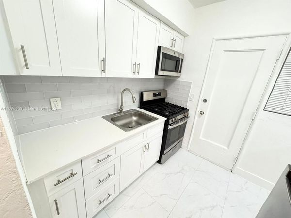 7435 Byron Ave , Unit 07, Miami Beach, FL 33141