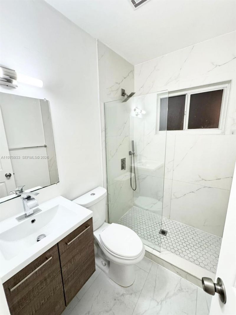 7435 Byron Ave , Unit 07, Miami Beach, FL 33141 Photo