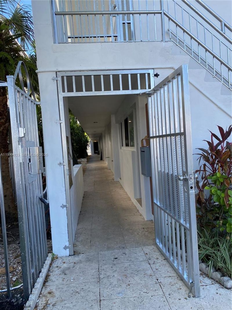7435 Byron Ave , Unit 07, Miami Beach, FL 33141 Photo