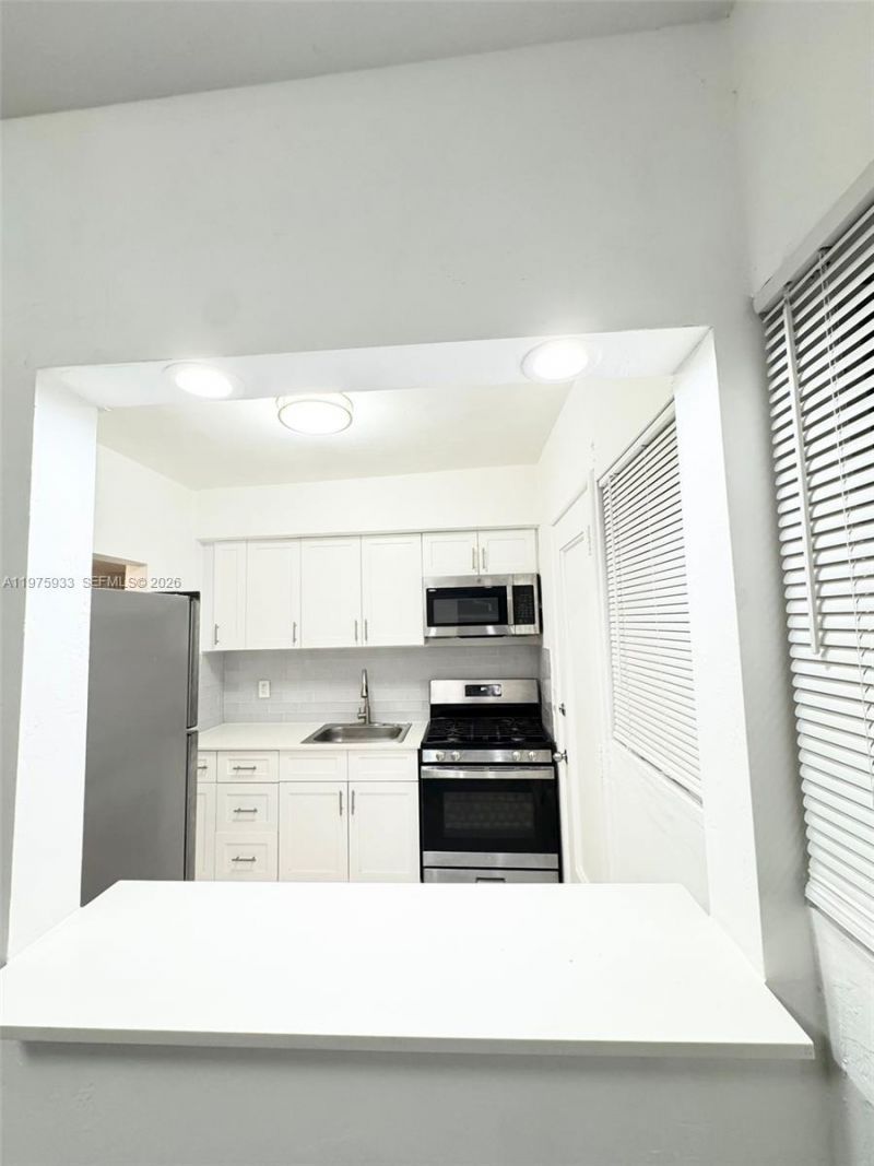 7435 Byron Ave , Unit 07, Miami Beach, FL 33141 Photo