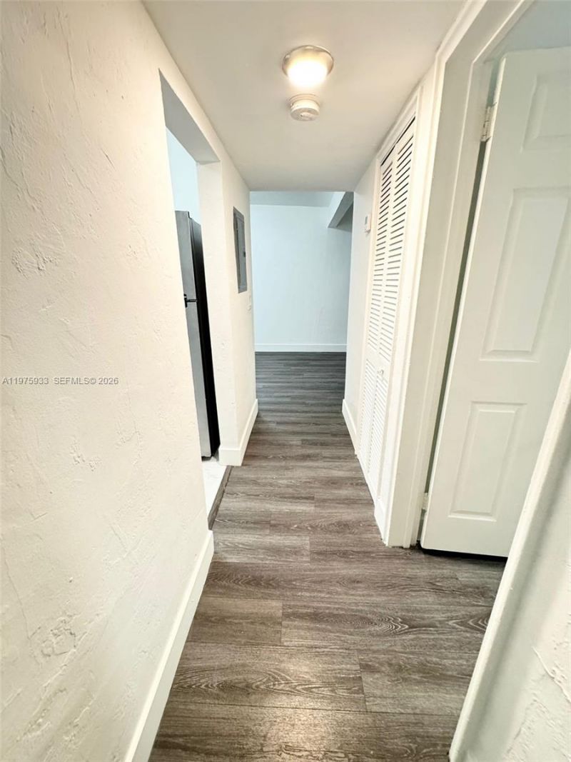 7435 Byron Ave , Unit 07, Miami Beach, FL 33141 Photo