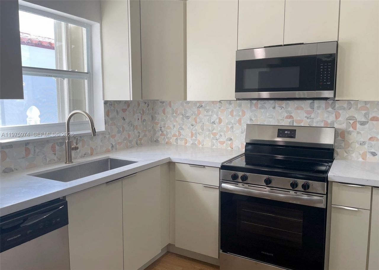 3200 SW 2nd St , Miami, FL 33135 Photo