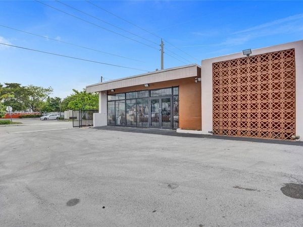 5595 NW 17th Ave, Miami, FL 33142