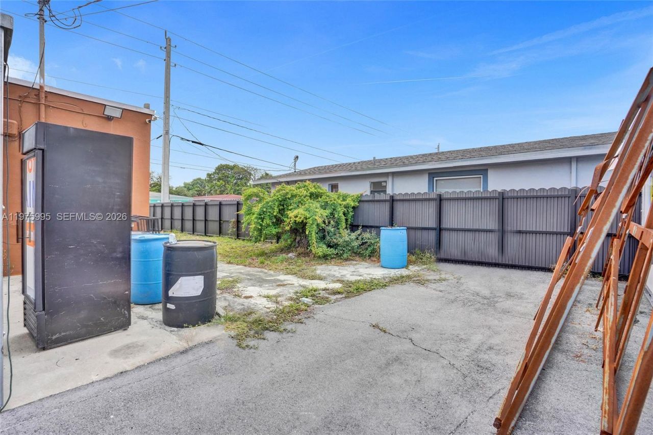 5595 NW 17th Ave, Miami, FL 33142 Photo