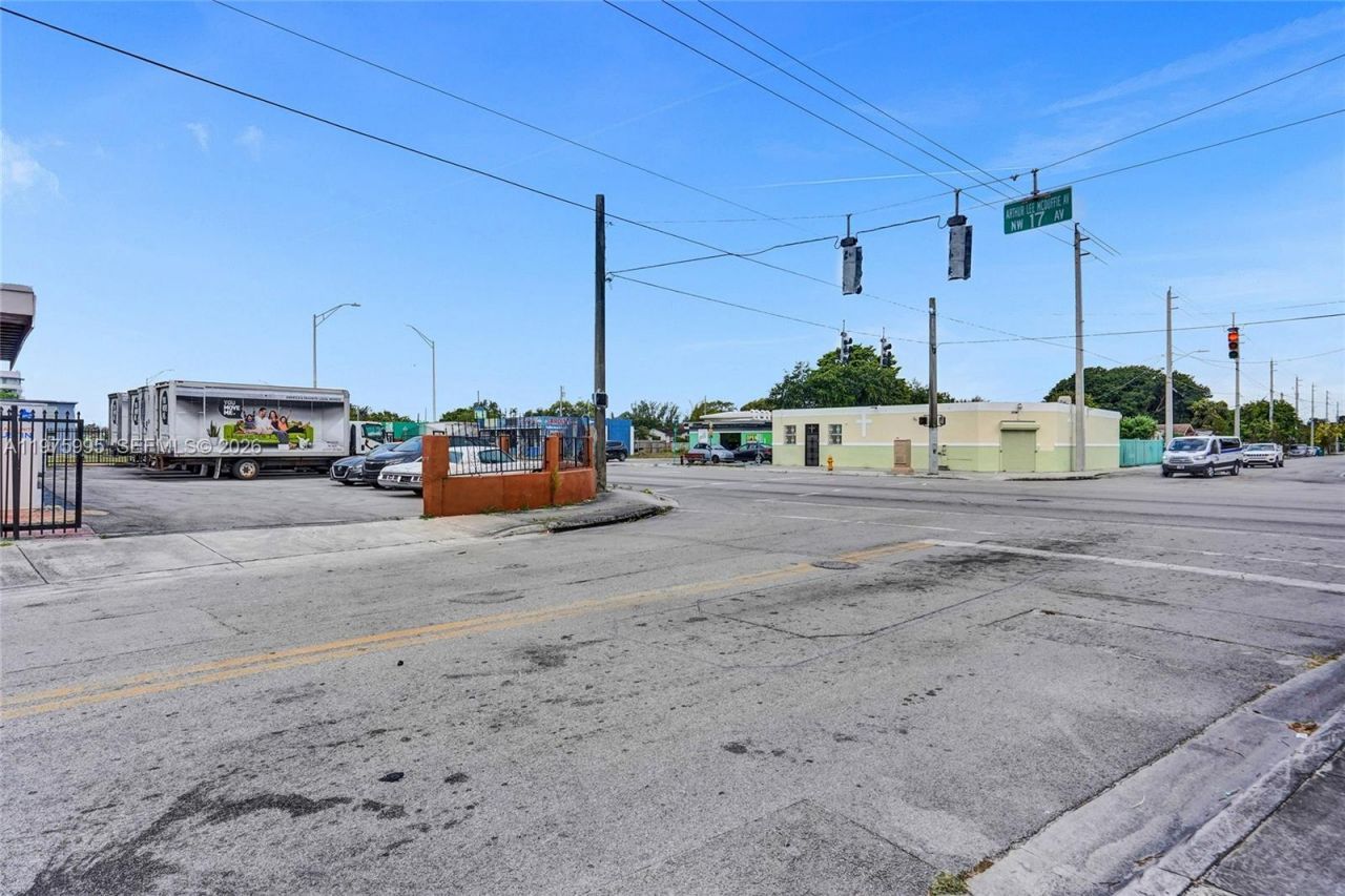 5595 NW 17th Ave, Miami, FL 33142 Photo