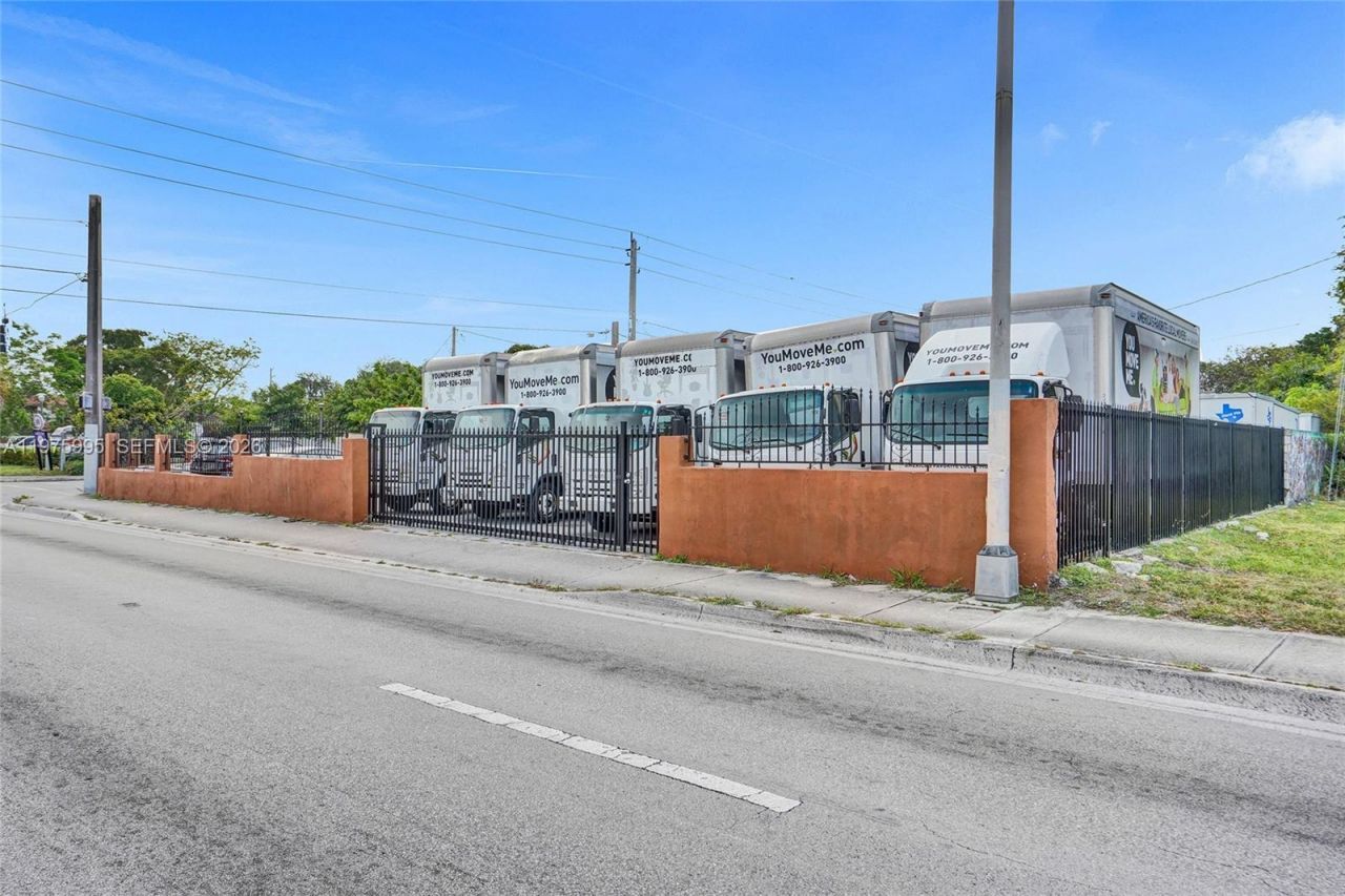 5595 NW 17th Ave, Miami, FL 33142 Photo