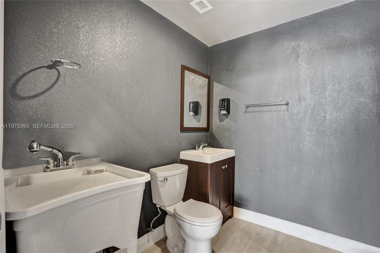5595 NW 17th Ave, Miami, FL 33142 Photo