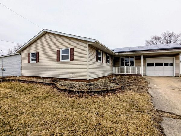 1267 E LOCUST Street, Canton, IL 61520