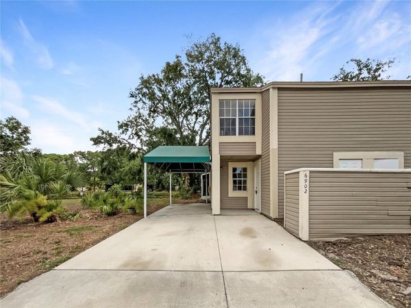 6902 LAKEVIEW COURT , TAMPA, FL 33634