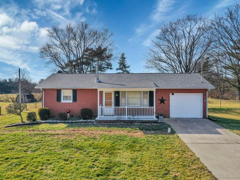 4315 Brook Road NW, Lancaster, OH 43130 Photo 1