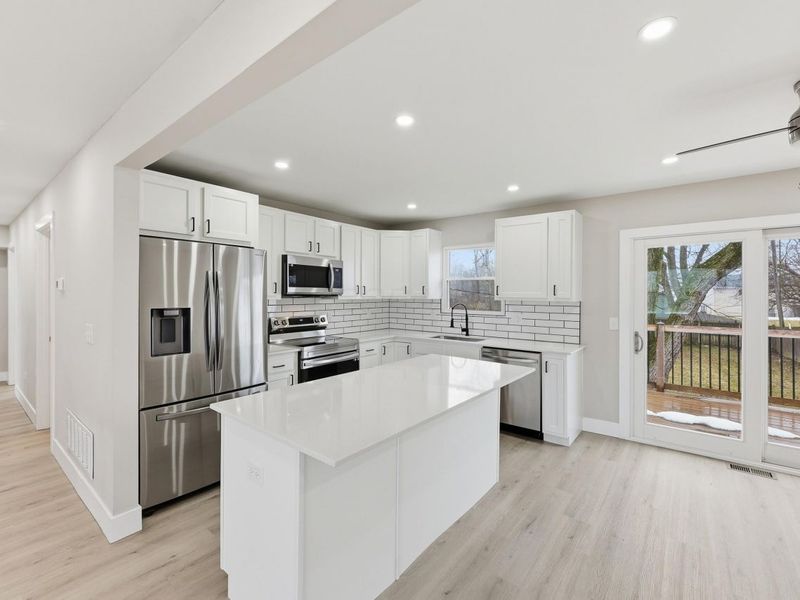 299 Lombard Road , Columbus, OH 43228 Photo 10