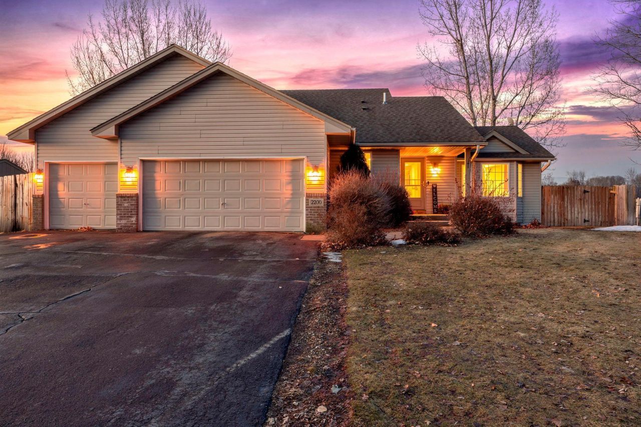 2200 Bridgewater Boulevard S, Cambridge, MN 55008 Main Photo