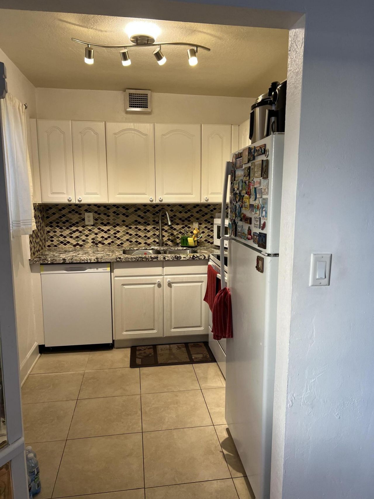 2286 Lake Osborne Drive, Unit 16, Lake Worth Beach, FL 33461 Photo