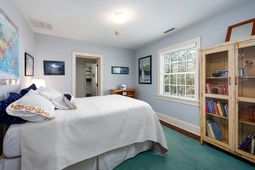 32 Jamestown Road photo 4