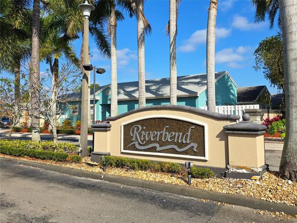 216 W Riverbend Dr , Sunrise, FL 33326