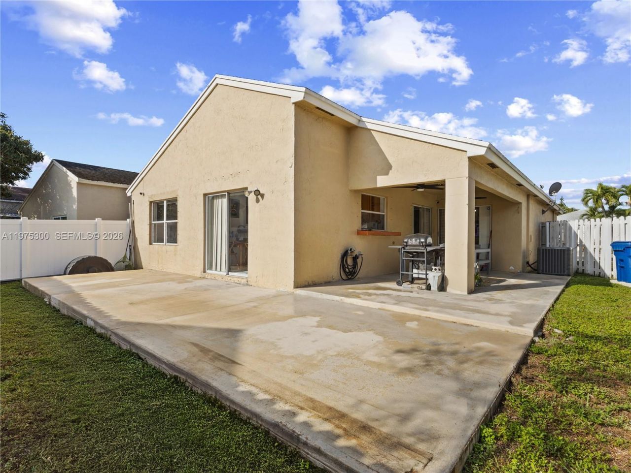 216 W Riverbend Dr , Sunrise, FL 33326 Photo