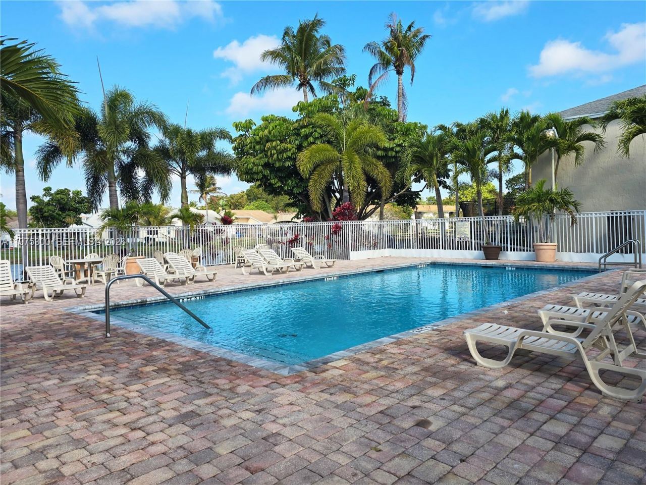 216 W Riverbend Dr , Sunrise, FL 33326 Photo