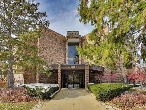 3110 Pheasant Creek Drive, Unit 104, Northbrook, IL 60062