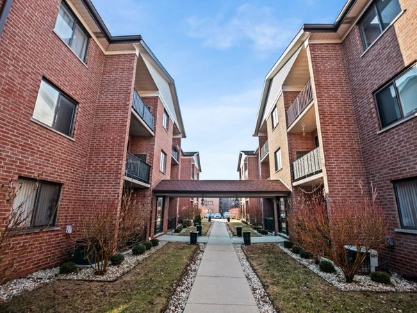 8426 W Catalpa Avenue , Unit 303, Chicago, IL 60656