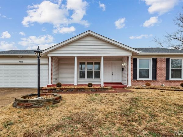 3698 Whispering Woods Drive , Florissant, MO 63031