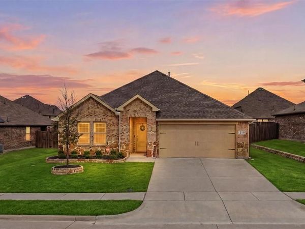 210 Gatecrest Drive, Fate, TX 75087