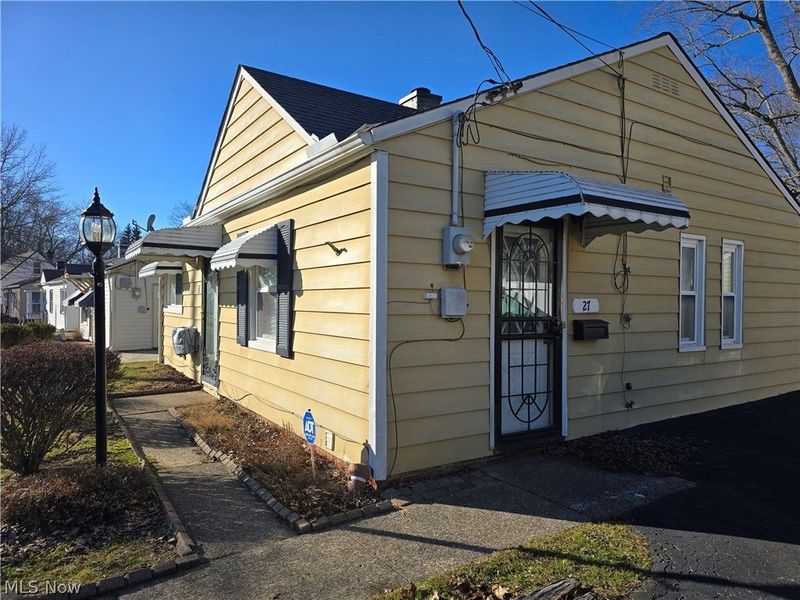 27 Grandmere Drive, Bedford, OH 44146 Photo 2