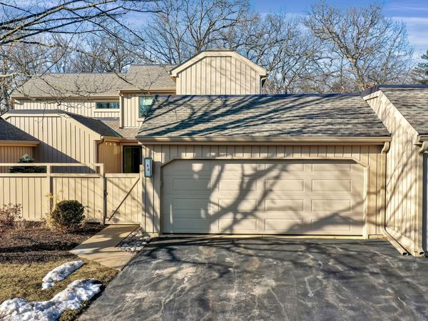 66 Hunt Trail , Lake Barrington, IL 60010